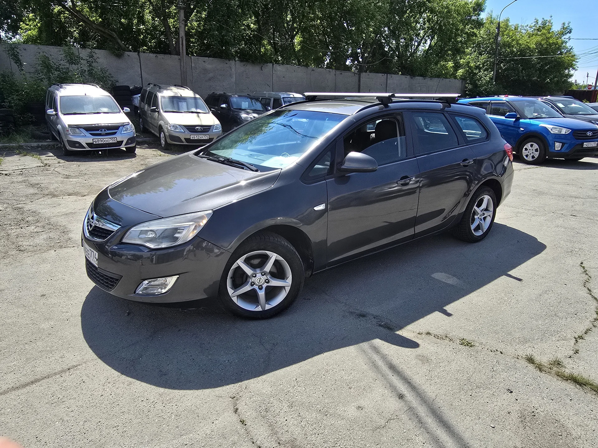 Opel Astra 1.4АТ, 2012г.в. - изображение 1