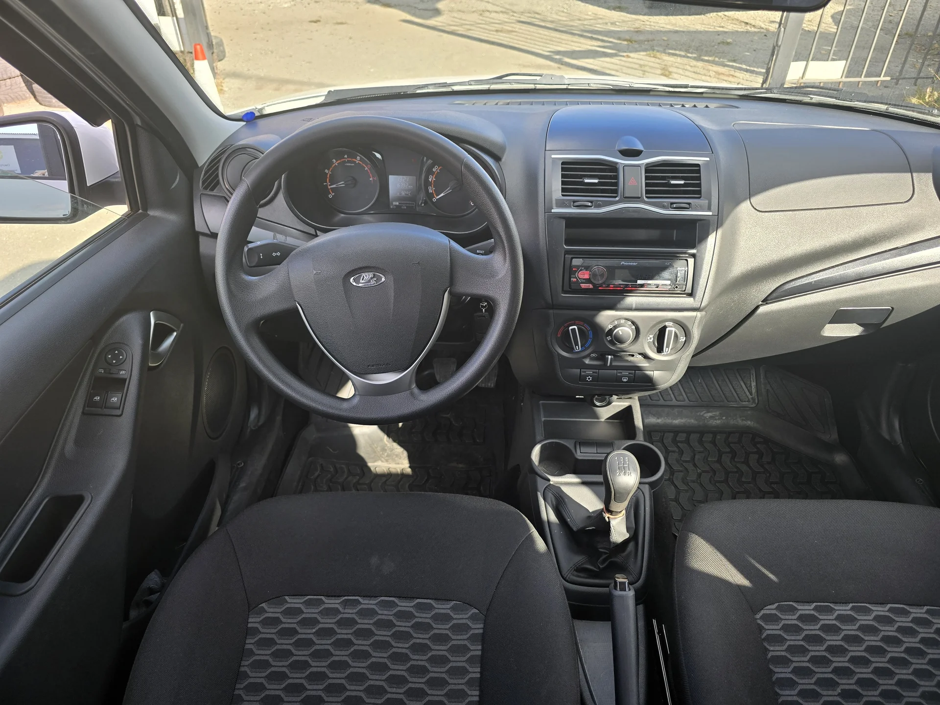LADA Granta 1.6 МТ, 2024г.в. - миниатюра 8