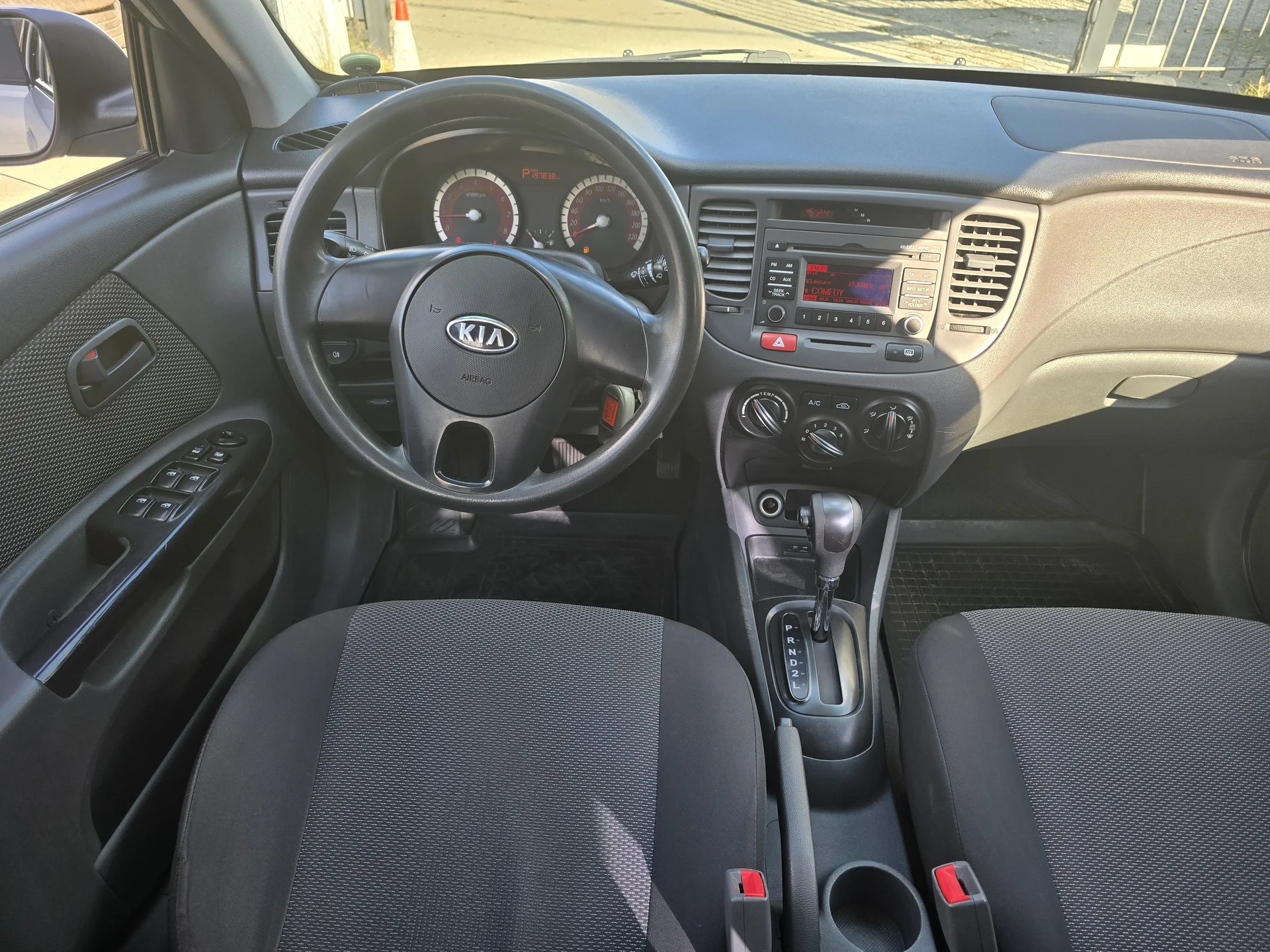 Kia Rio 1.4 AT, 2010г.в. - миниатюра 8