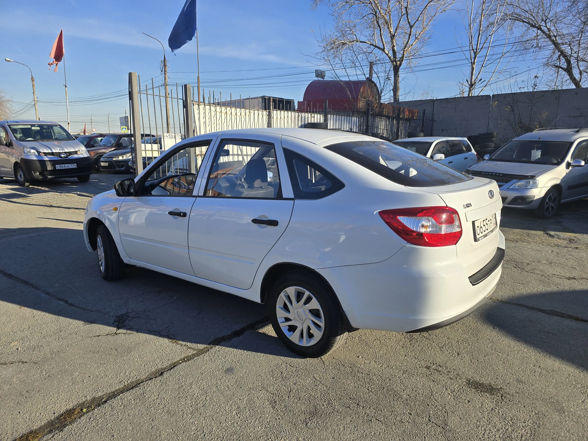 LADA Granta 1.6 МТ, 2015г.в. - миниатюра 2
