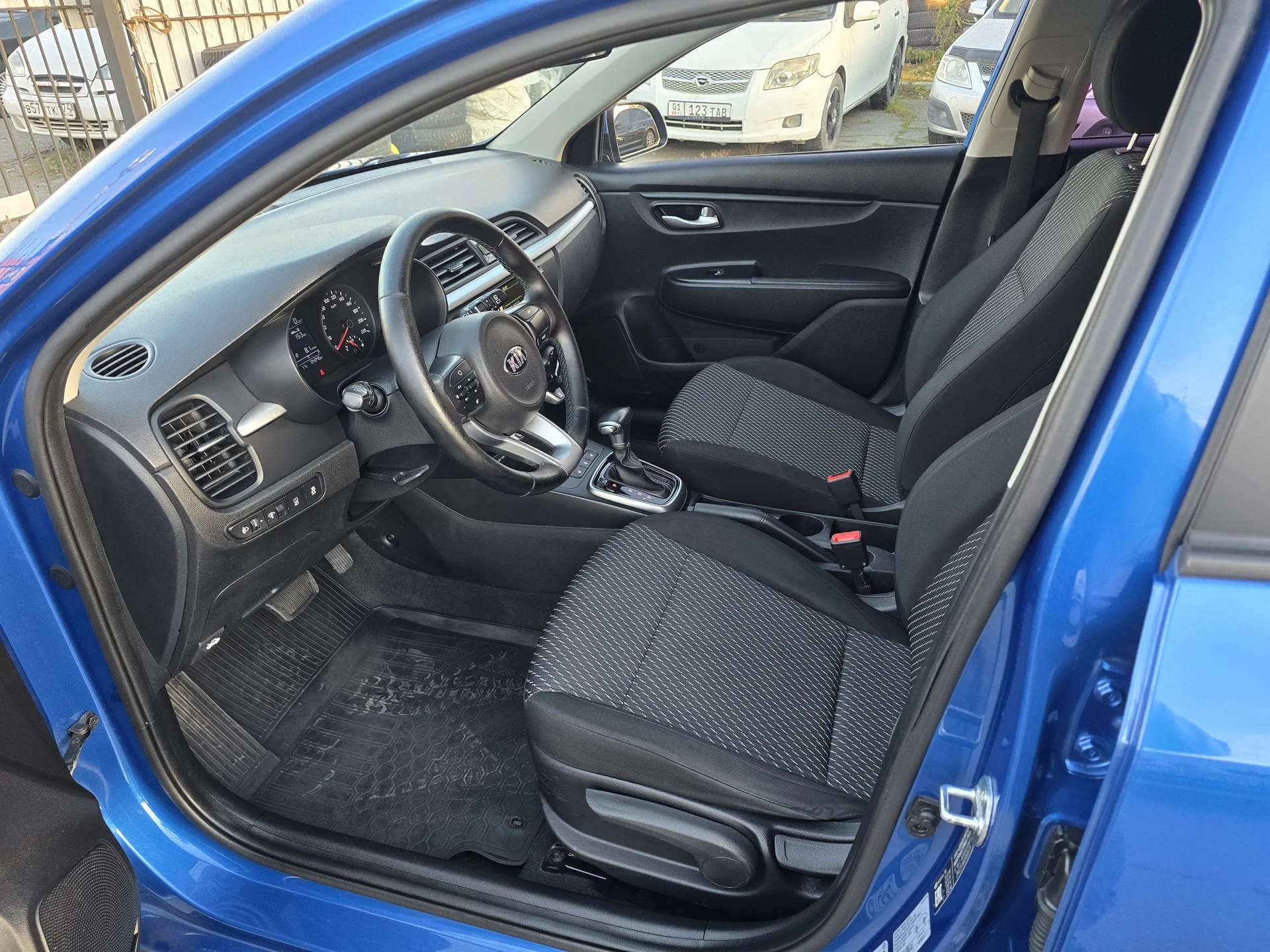 Kia Rio X-Line 1.4 AT, 2018г.в. - миниатюра 4