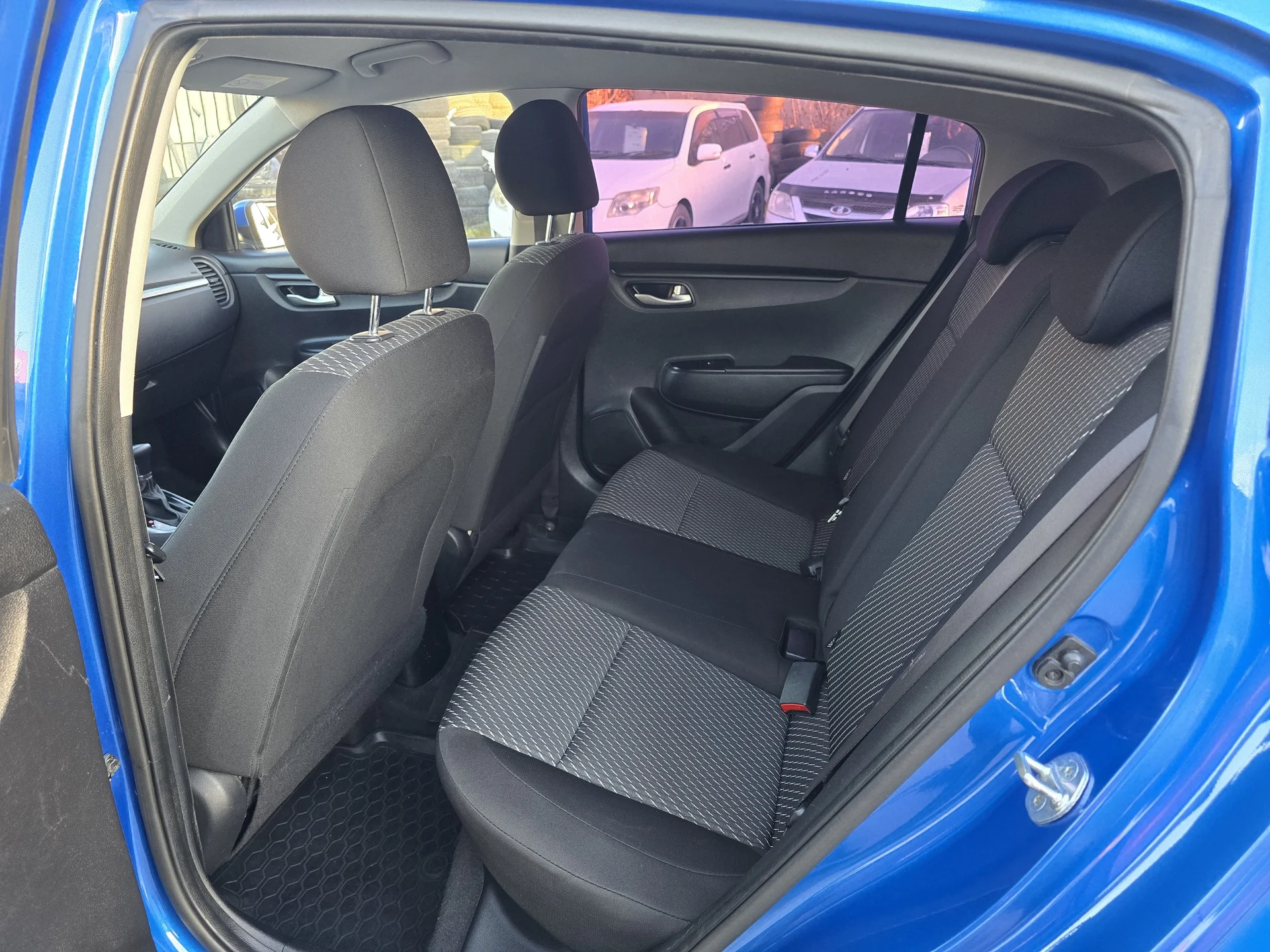 Kia Rio X-Line 1.4 AT, 2018г.в. - миниатюра 8