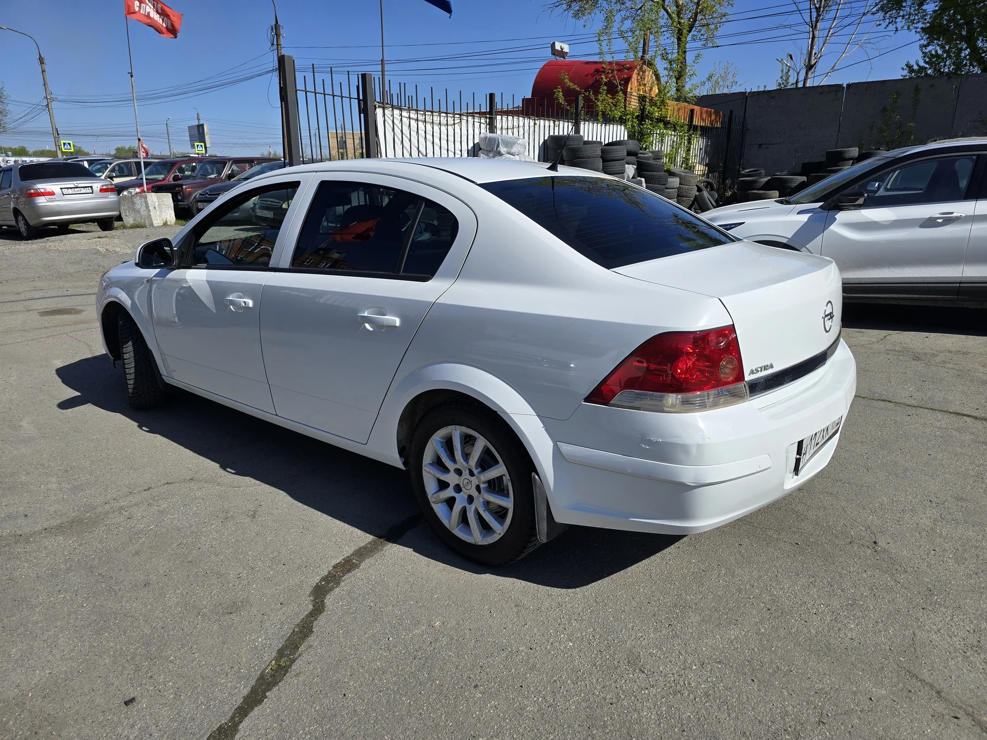 Opel Astra 1.6 МТ, 2011г.в. - миниатюра 2