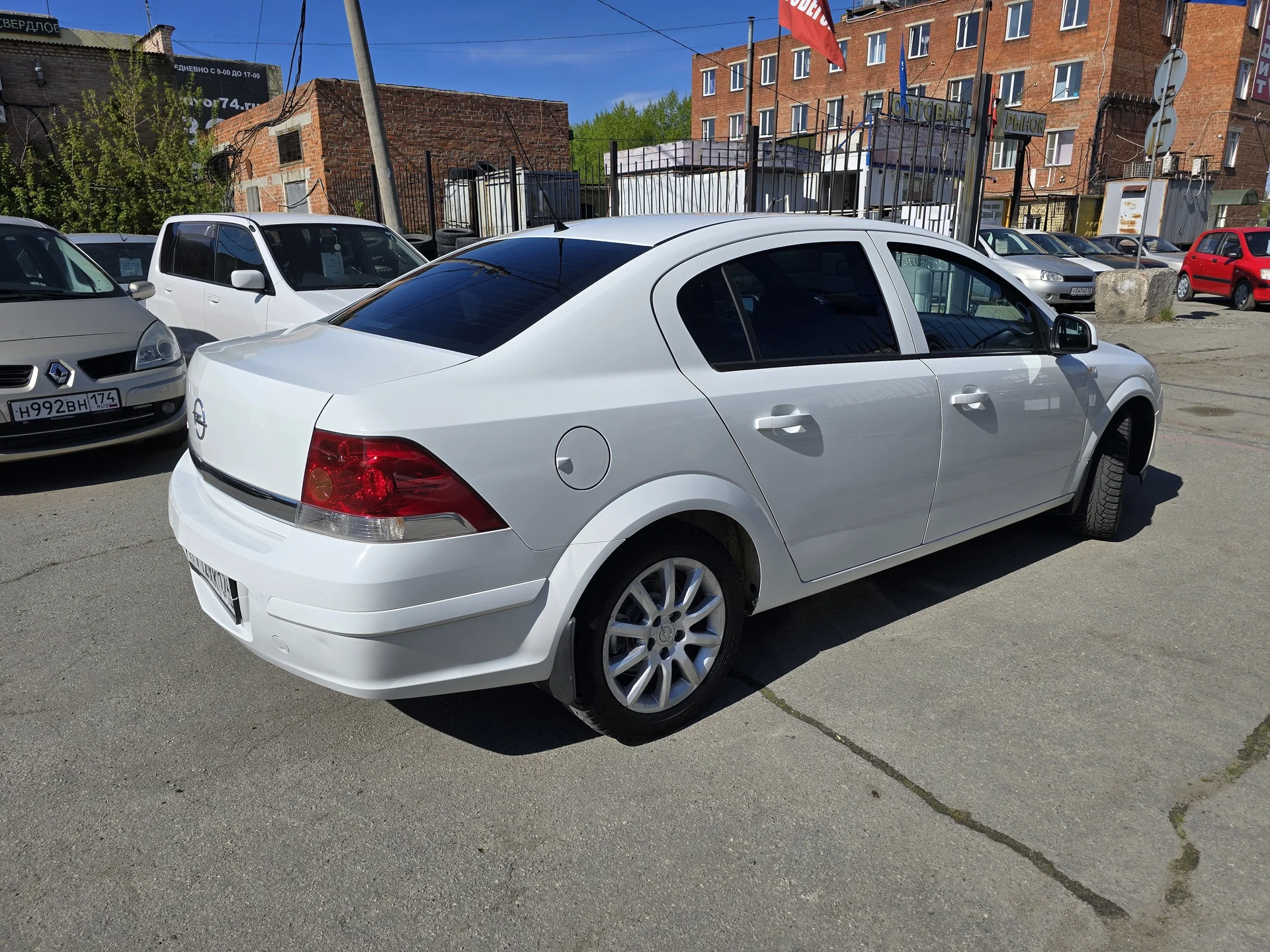 Opel Astra 1.6 МТ, 2011г.в. - миниатюра 4