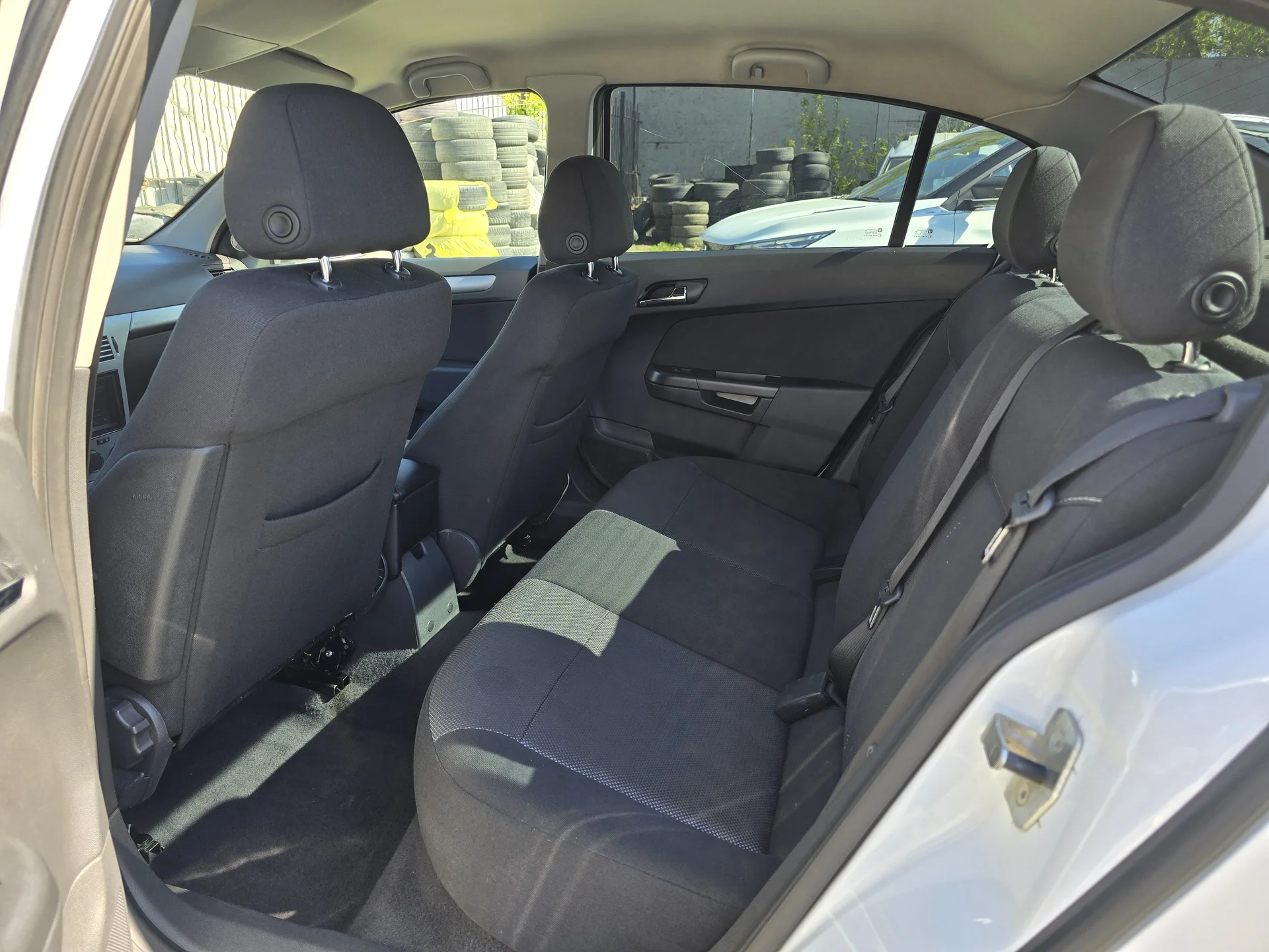 Opel Astra 1.6 МТ, 2011г.в. - миниатюра 5