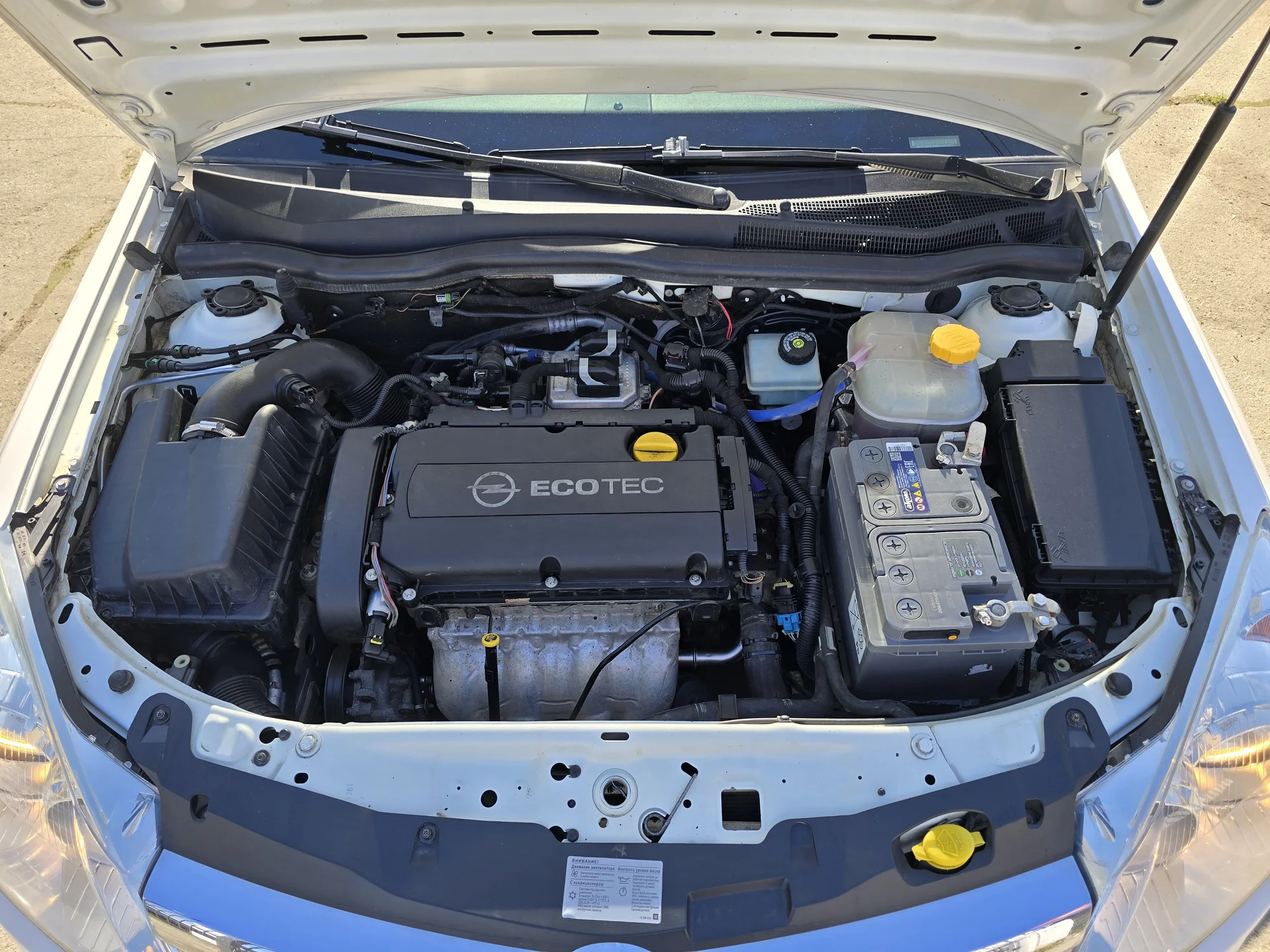 Opel Astra 1.6 МТ, 2011г.в. - миниатюра 8