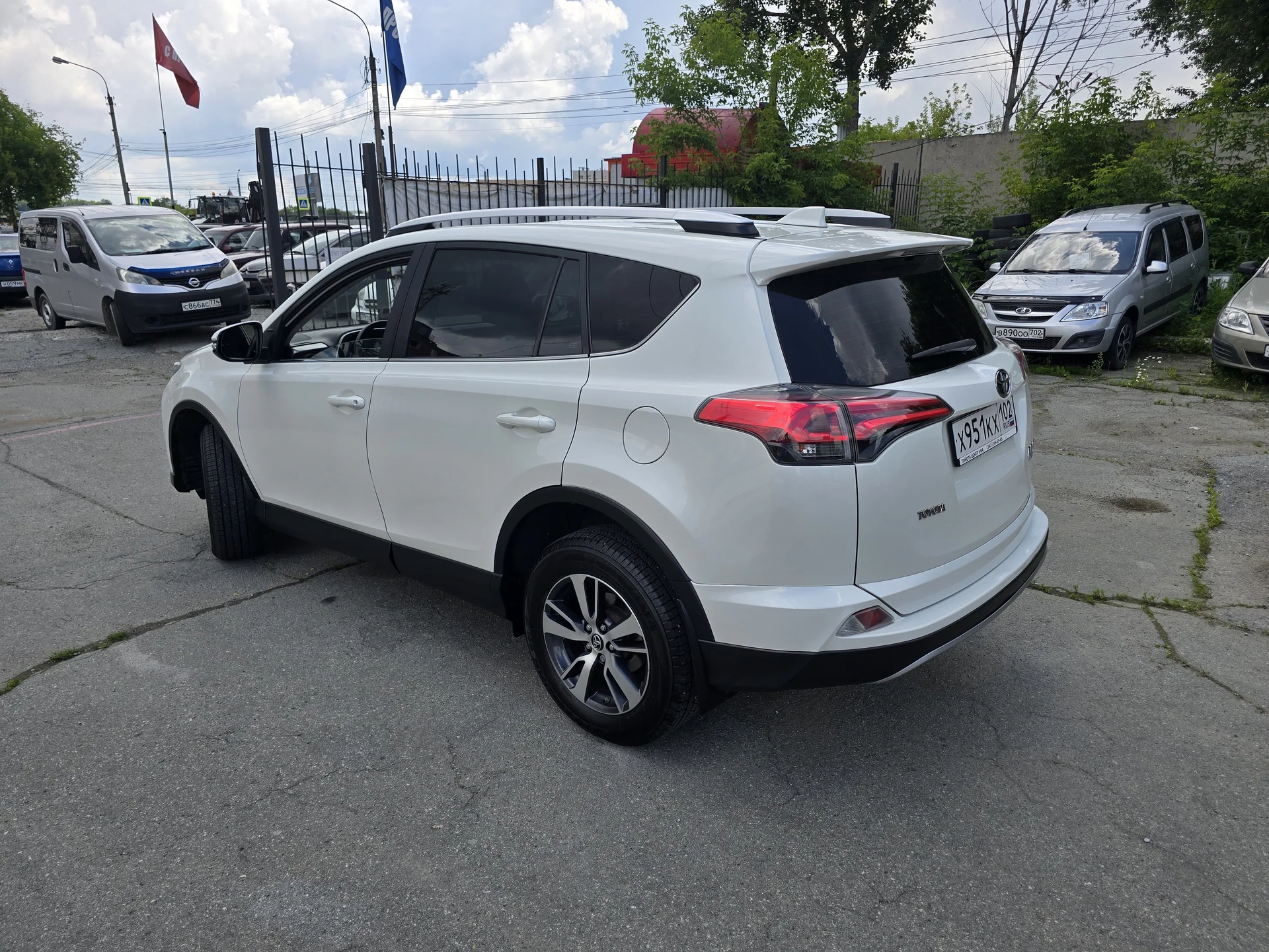 Toyota RAV4 2.0 CVT, 2017г.в. 4WD - миниатюра 3