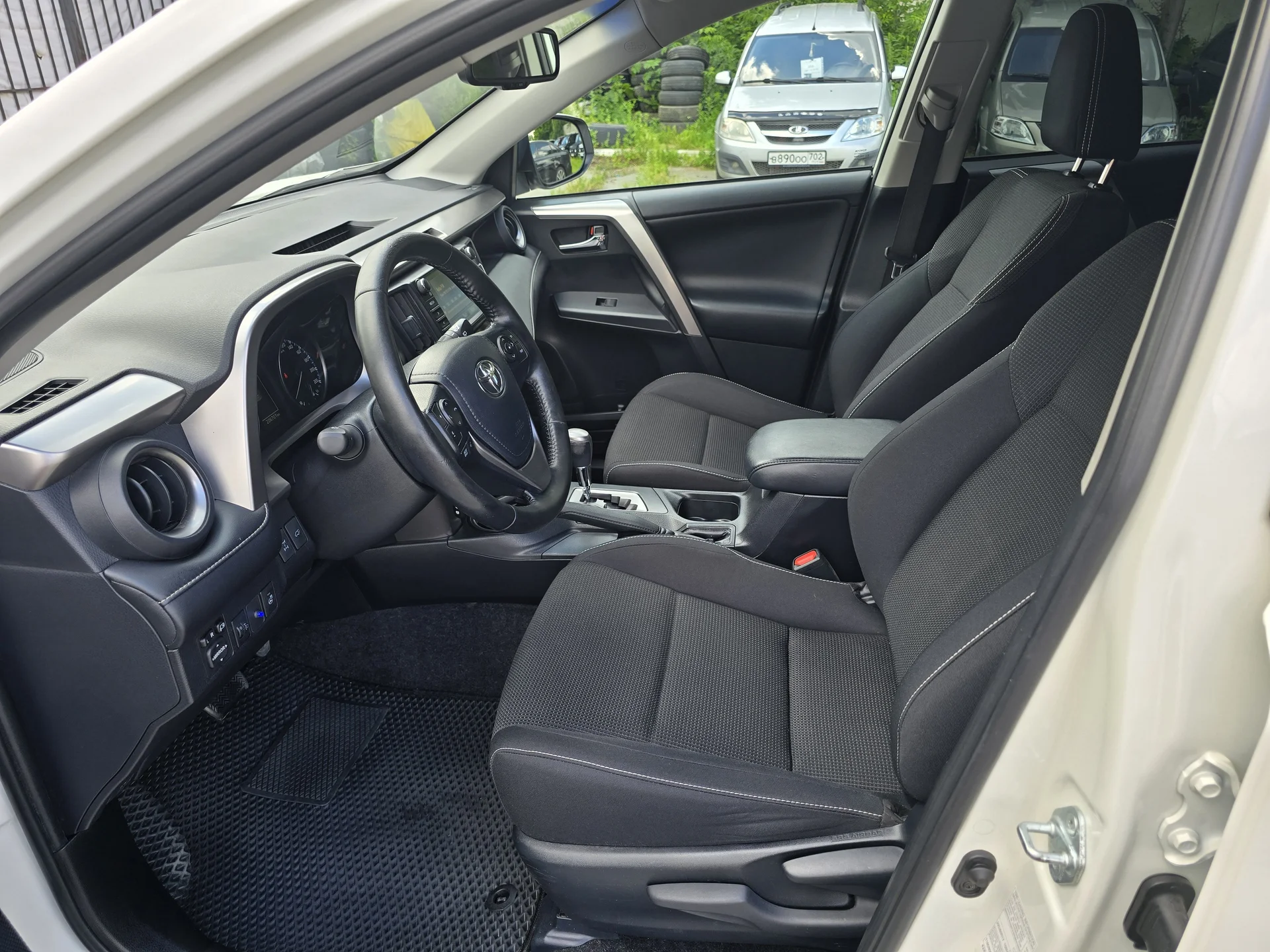 Toyota RAV4 2.0 CVT, 2017г.в. 4WD - миниатюра 7