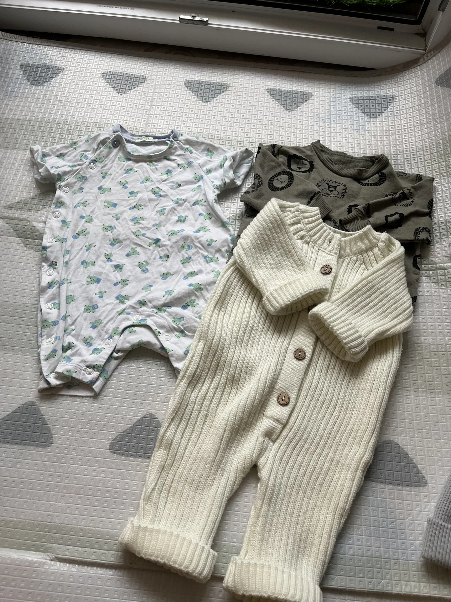 Детские вещи пакетом 68 (M&S, Disney, Benetton) - миниатюра 2