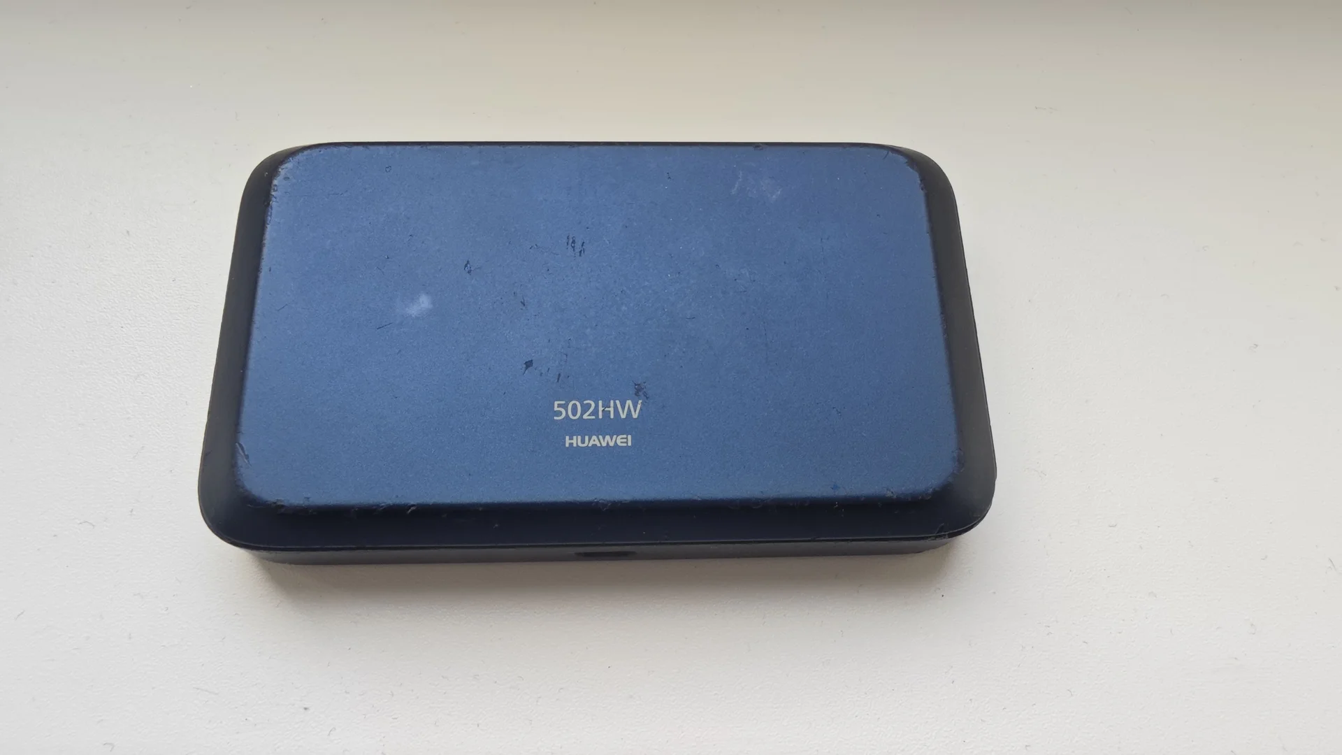 Портативный роутер huawei 502hw - миниатюра 2