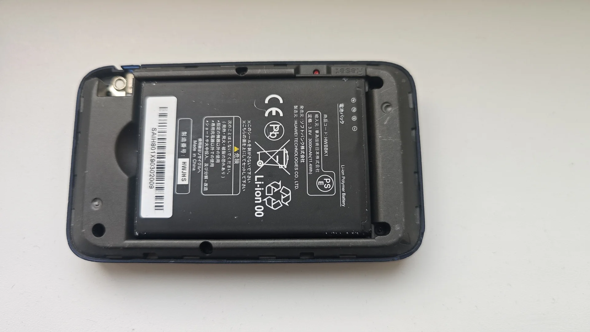 Портативный роутер huawei 502hw - миниатюра 3