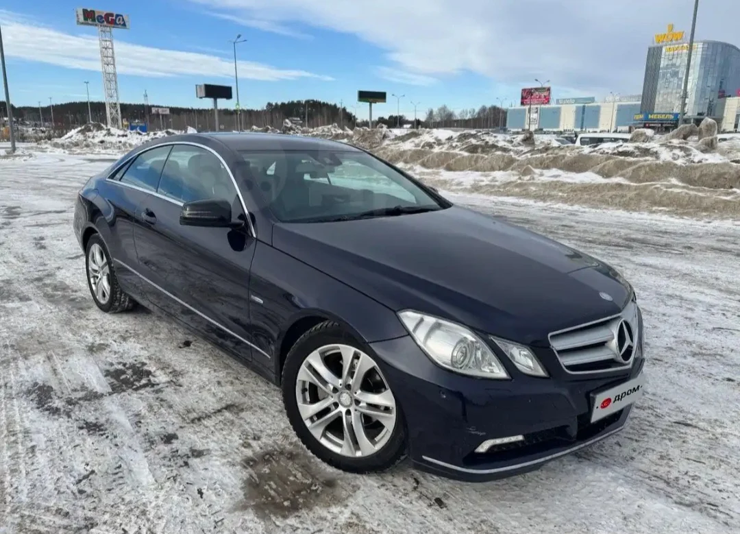 Mercedes E200 купе 2010 года - изображение 1