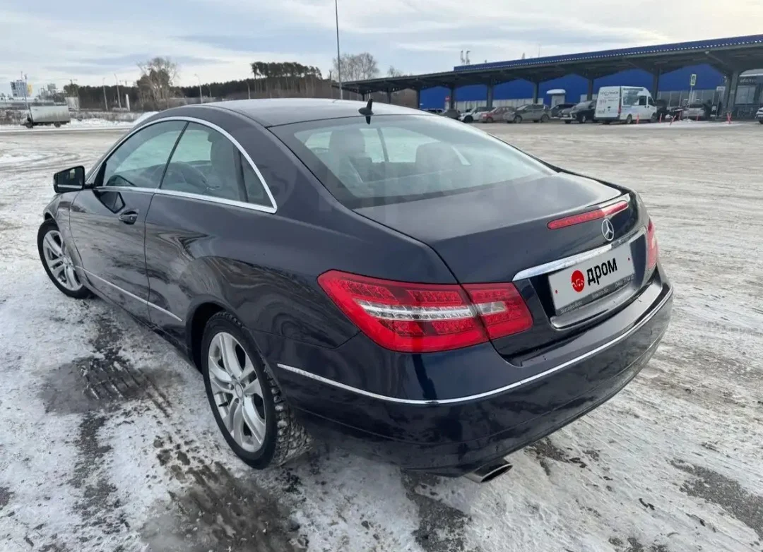 Mercedes E200 купе 2010 года - миниатюра 4
