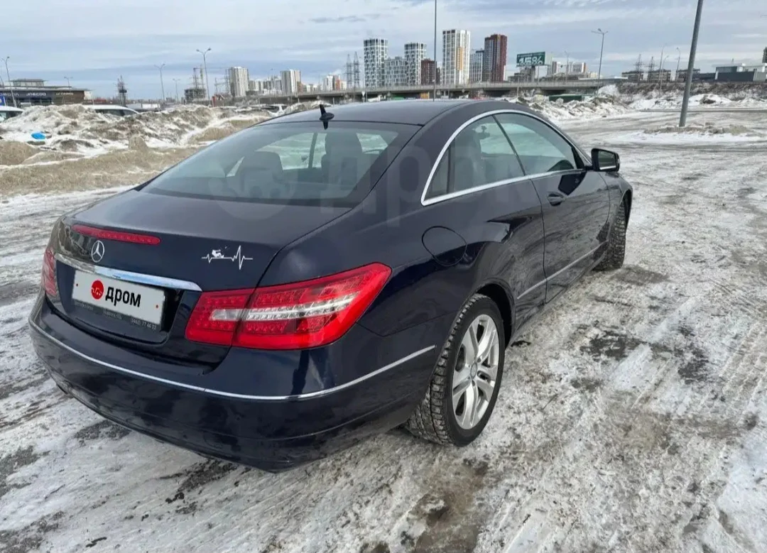 Mercedes E200 купе 2010 года - миниатюра 5