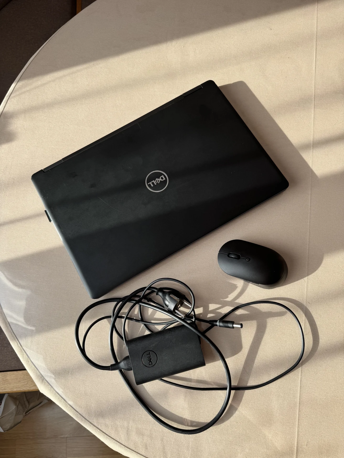 Ноутбук Dell Latitude 5590 - миниатюра 2