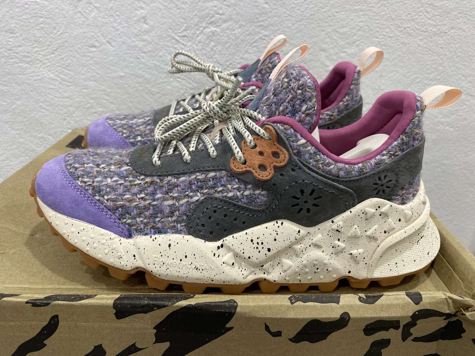 Кроссовки Flower Mountain 38 р - изображение 1