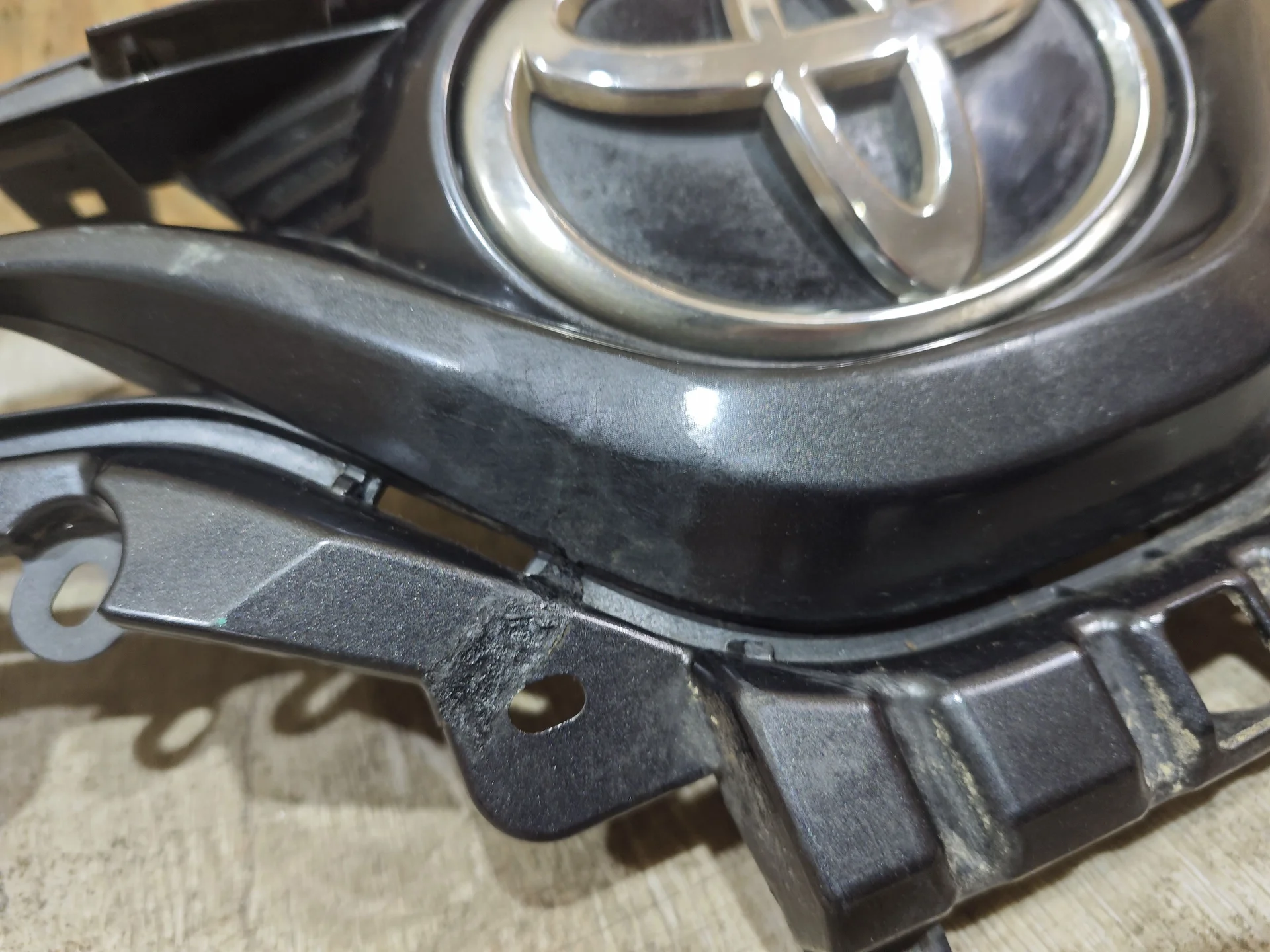 Решетка радиатора Toyota Camry V70 - миниатюра 5