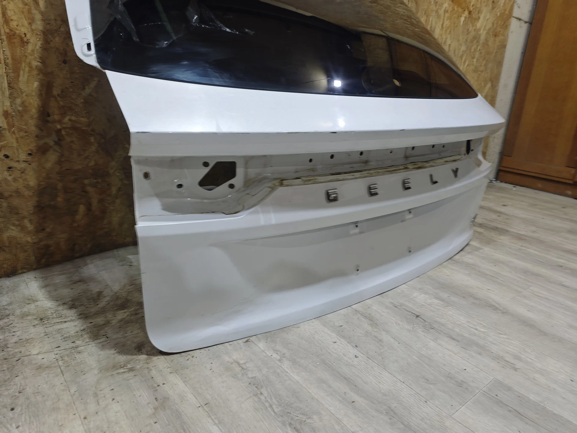 Дверь багажника Geely Monjaro - миниатюра 3