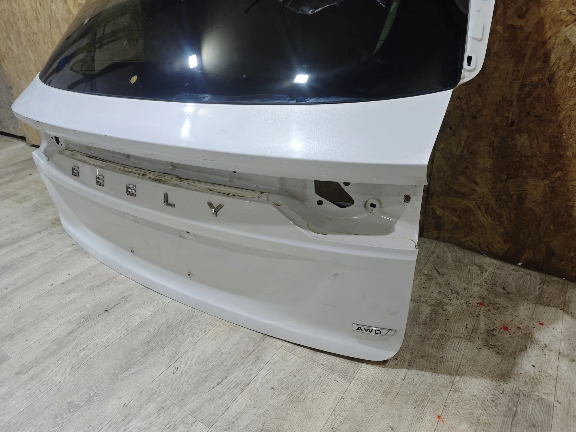 Дверь багажника Geely Monjaro - миниатюра 7