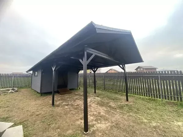 Двускатный навес с хозблоком на металлическом каркасе - миниатюра 4