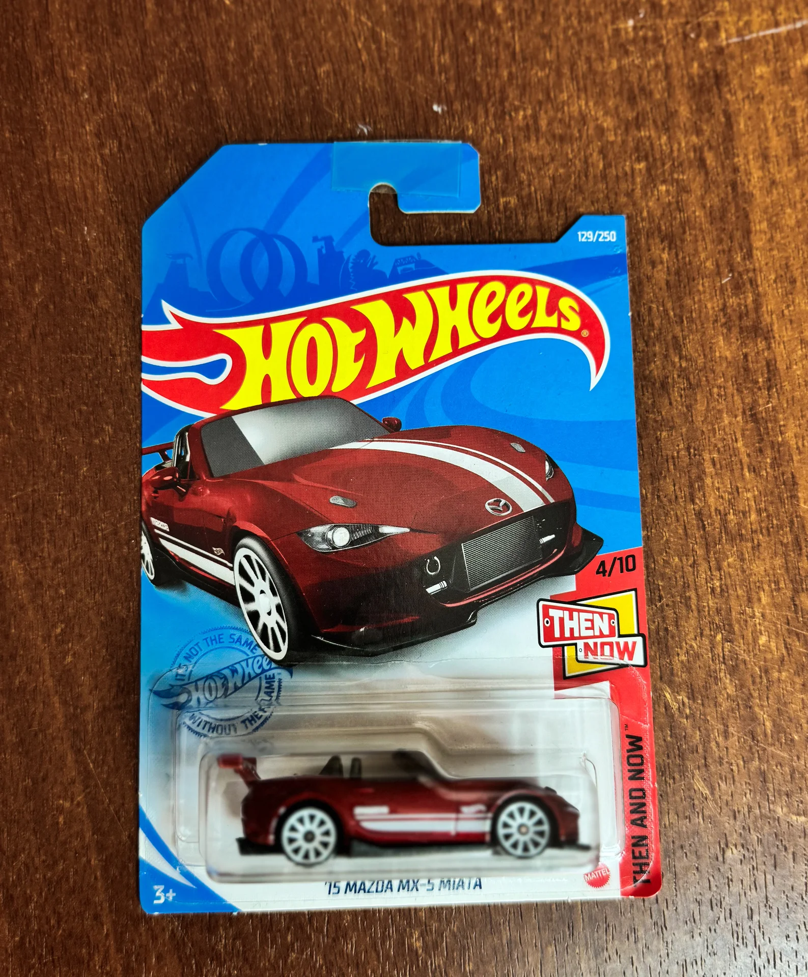 Модель HotWheels 15 Mazda MX-5Miata - изображение 1