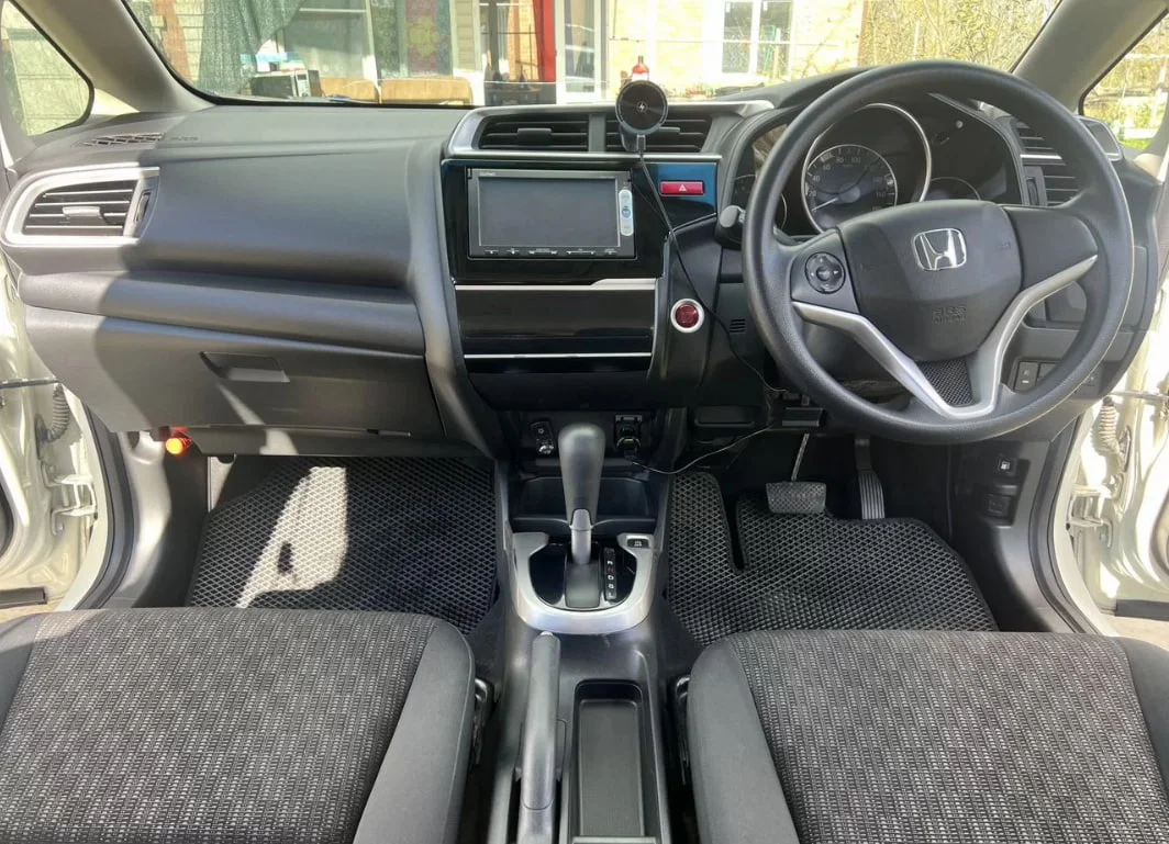 Honda Fit G L Package - миниатюра 9