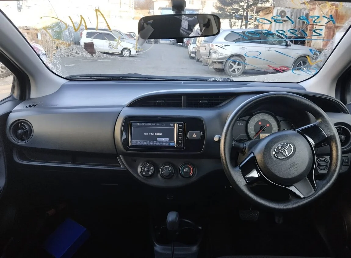 Toyota Vitz - миниатюра 8