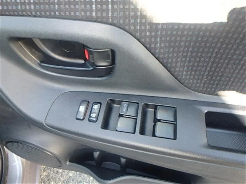 Toyota Vitz - миниатюра 14