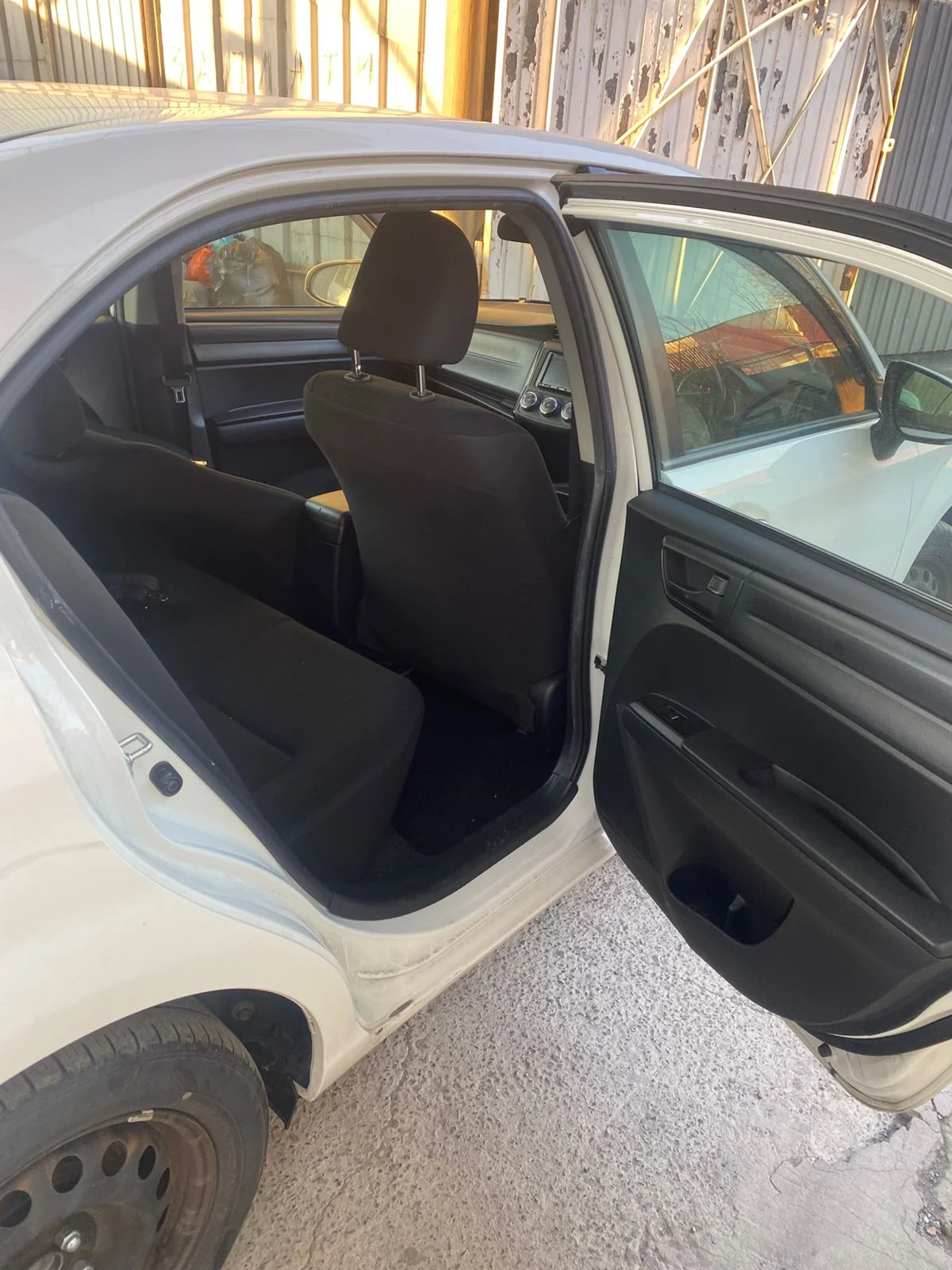 Toyota Corolla Axio - надежный и экономичный - миниатюра 12