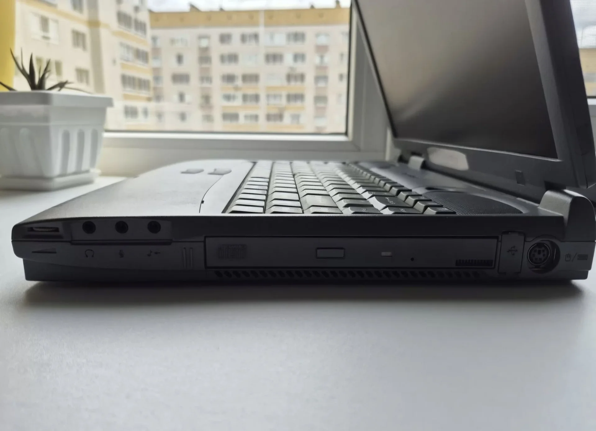 Ноутбук toshiba Satellite 4090CDT ретро винтаж - миниатюра 4