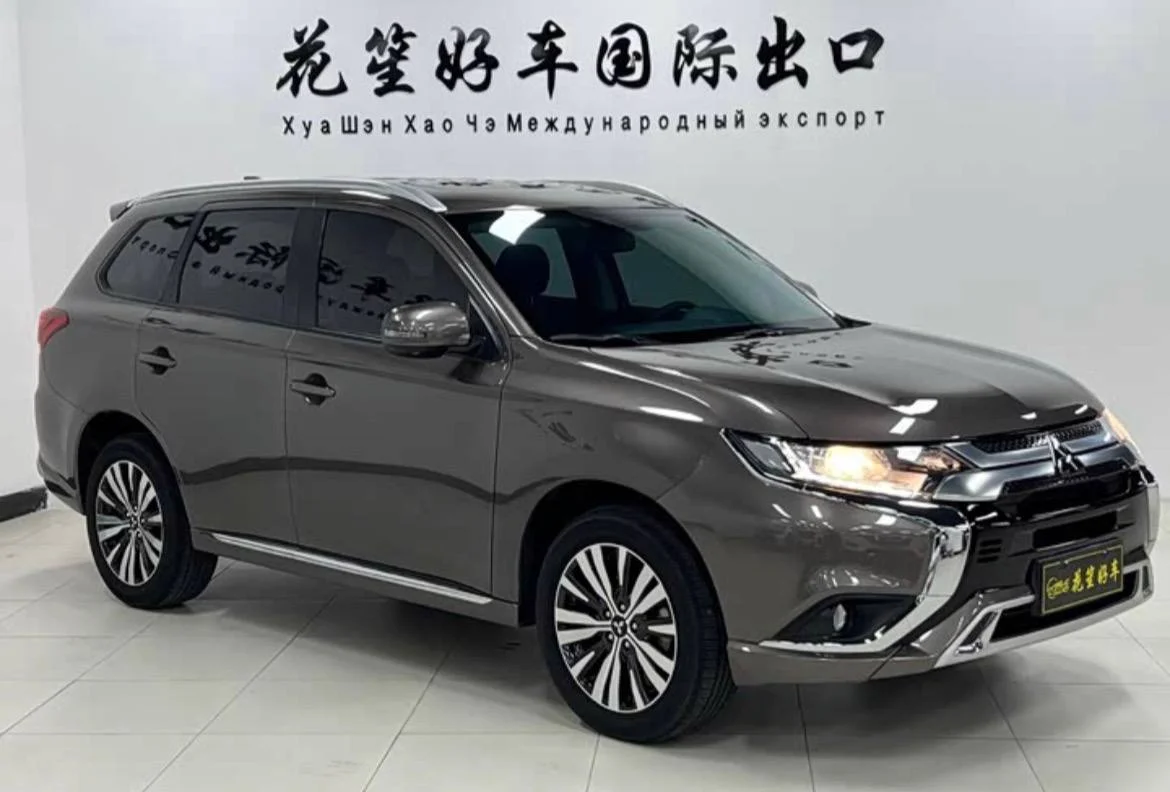 Mitsubishi Outlander 2021 г. - миниатюра 3