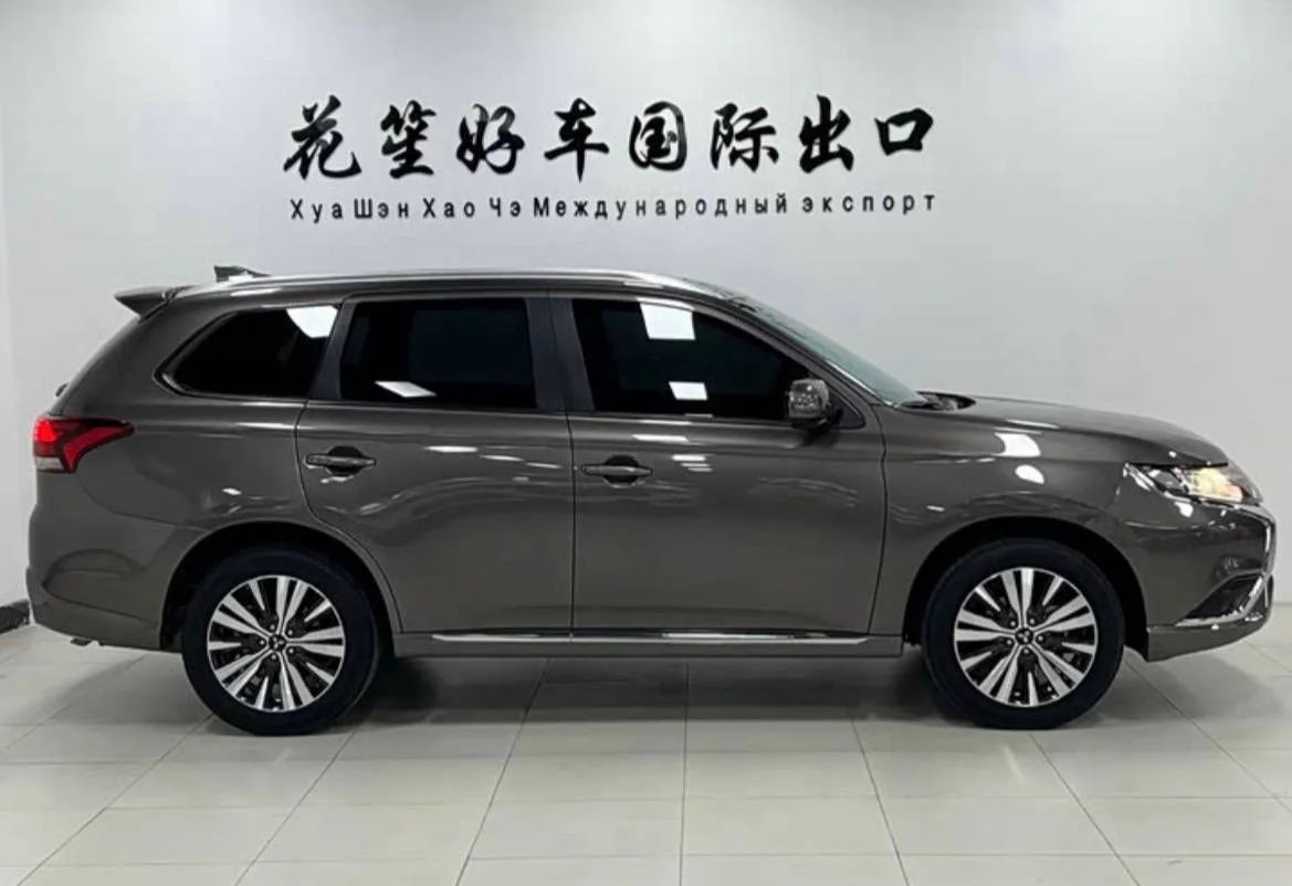 Mitsubishi Outlander 2021 г. - миниатюра 4