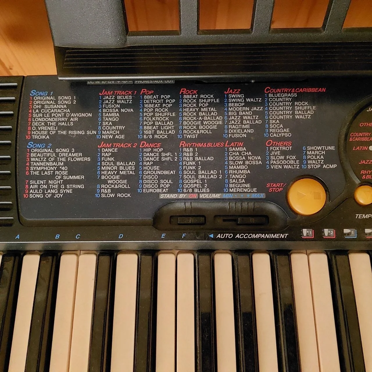 Винтажный синтезатор YAMAHA-PSR-130 - миниатюра 3