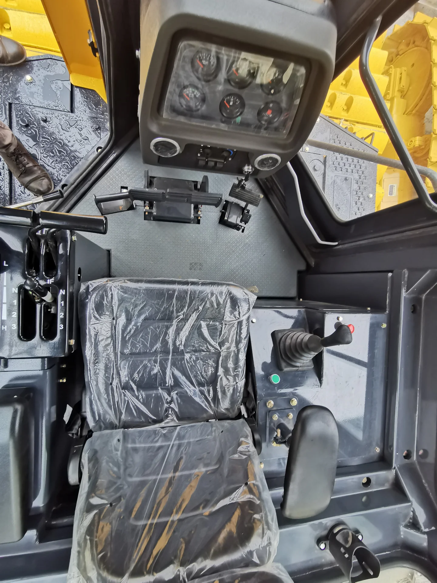 Бульдозер гусеничный болотоход BEEZONE D26-5S - миниатюра 3