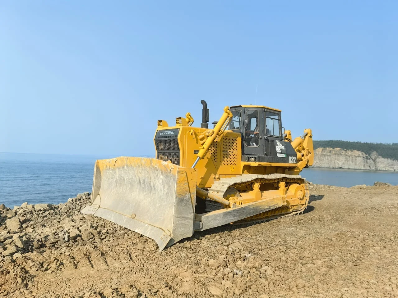 Бульдозер гусеничный BEEZONE D32-5