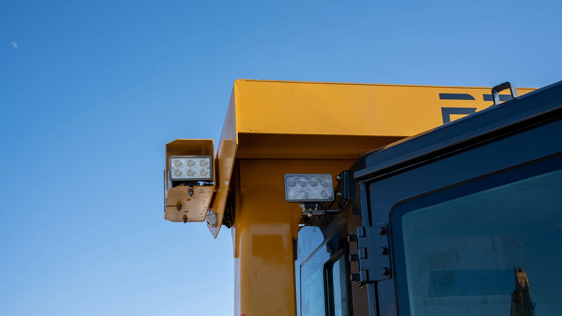 Бульдозер гусеничный BEEZONE D62-5 - миниатюра 14