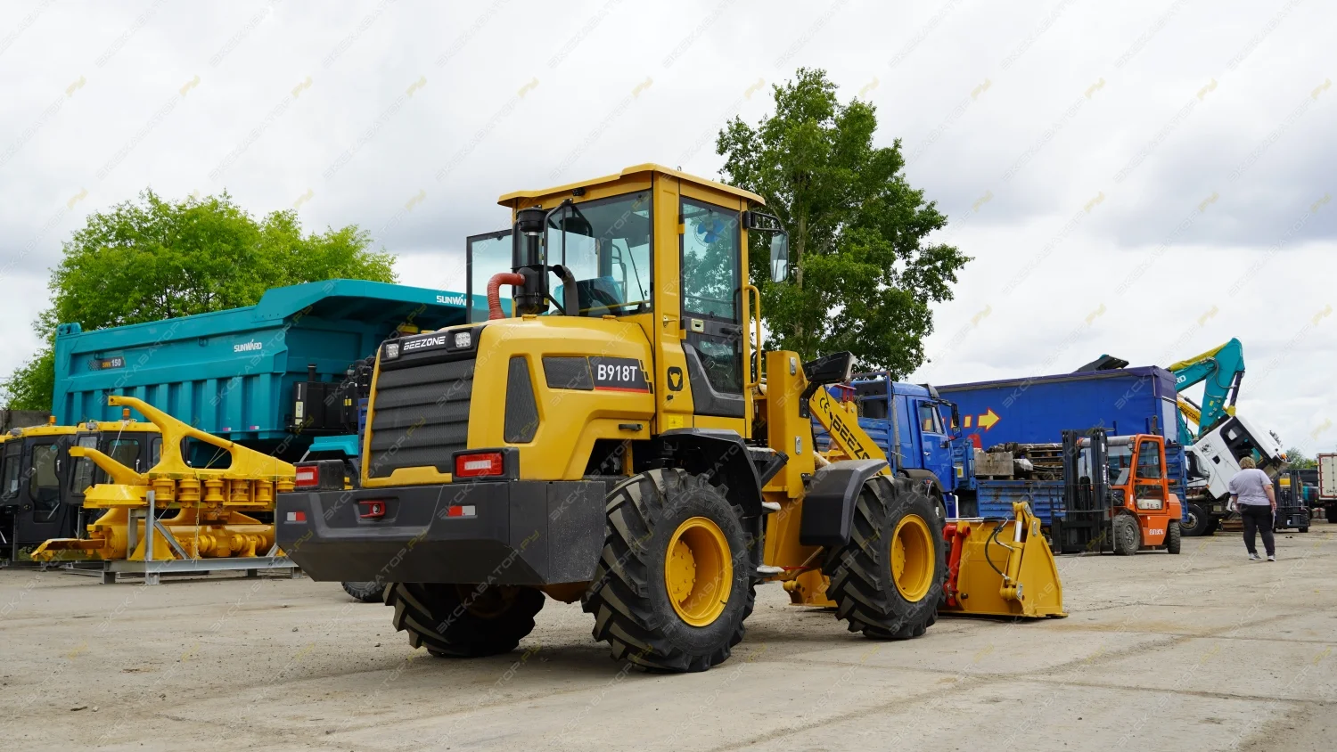 Фронтальный погрузчик Beezone B918TL - миниатюра 3