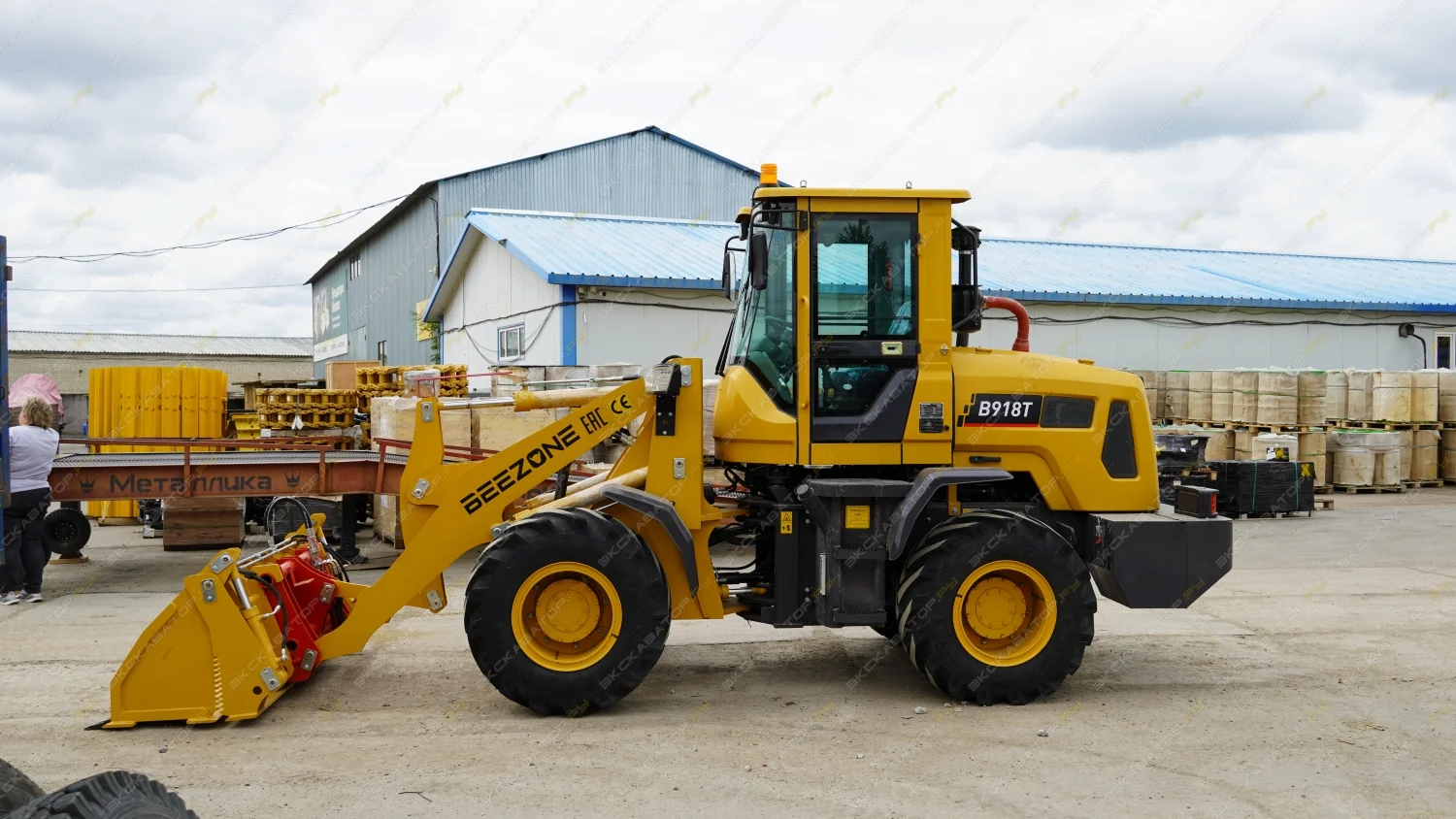 Фронтальный погрузчик Beezone B918TL - миниатюра 4