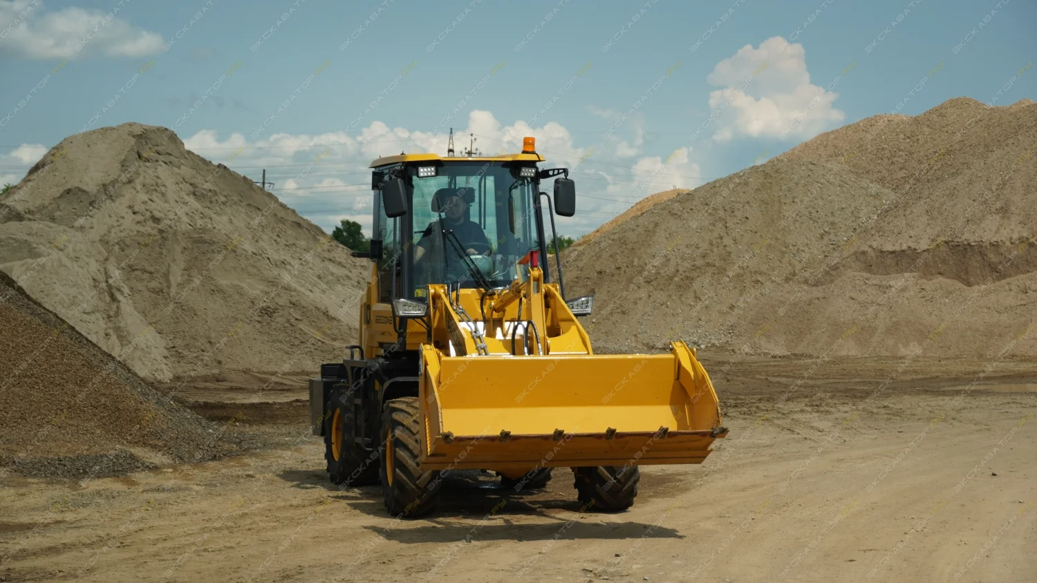 Фронтальный погрузчик Beezone B920GT - миниатюра 2