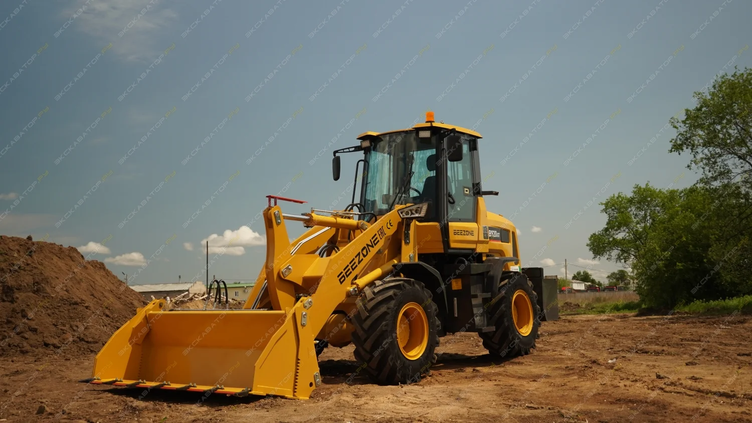 Фронтальный погрузчик Beezone B920GT - миниатюра 3