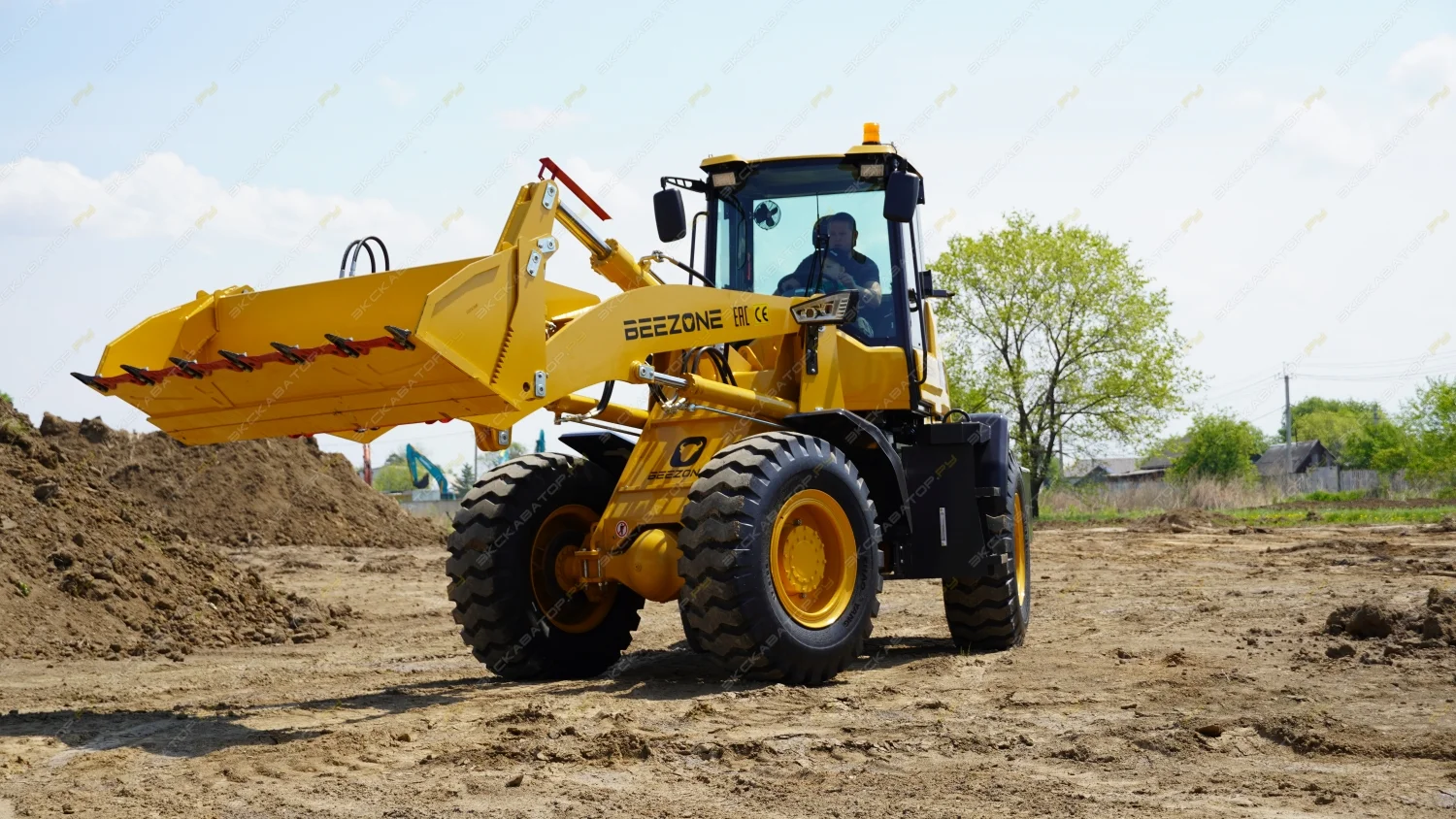 Фронтальный погрузчик Beezone B936GT