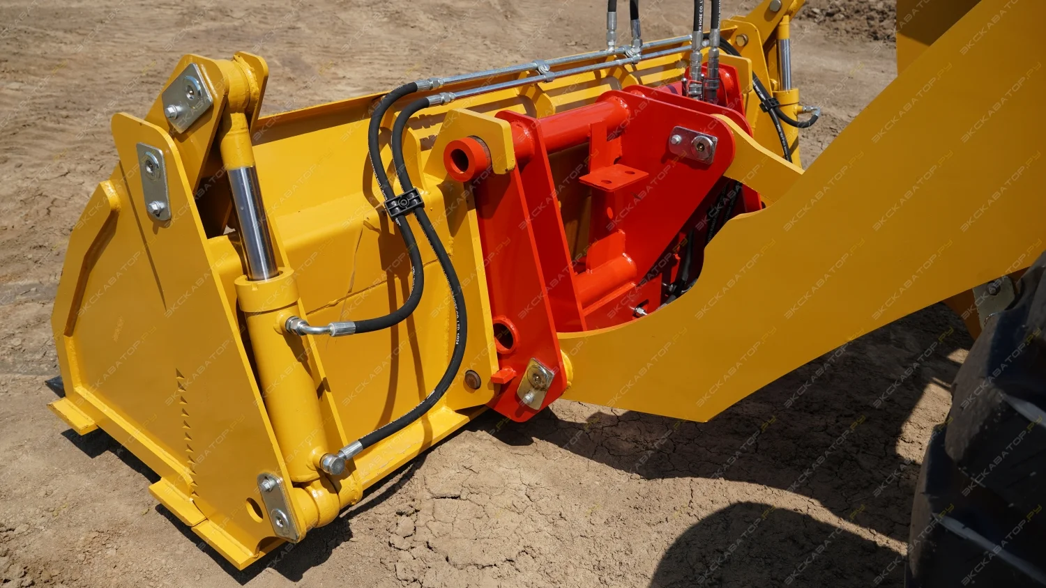 Фронтальный погрузчик Beezone B936GT - миниатюра 5