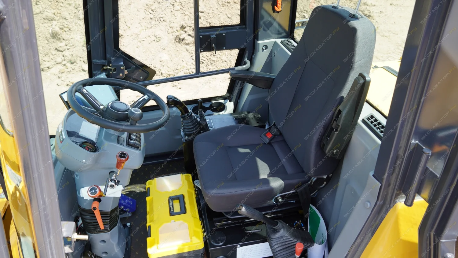 Фронтальный погрузчик Beezone B936GT - миниатюра 9