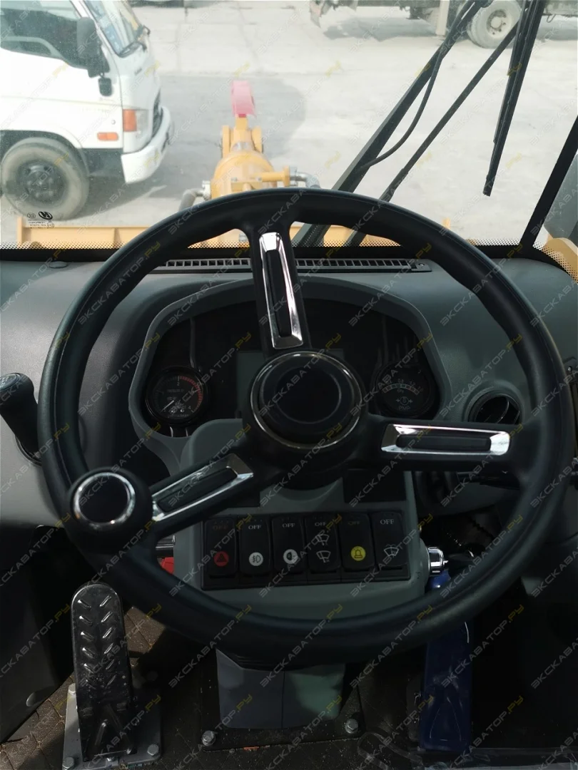 Фронтальный погрузчик Beezone B946GT - миниатюра 3