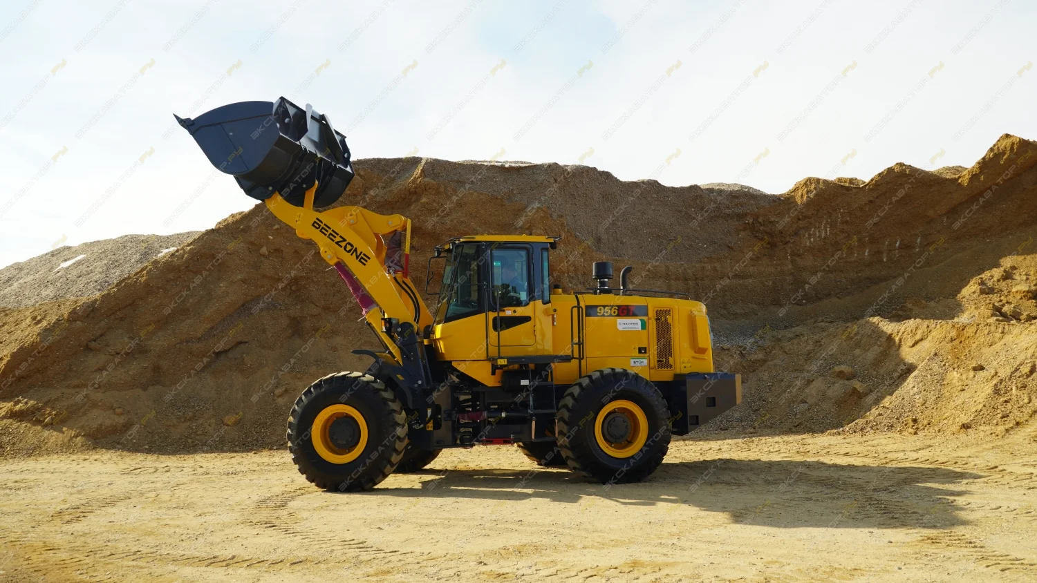 Фронтальный погрузчик Beezone B956GT - миниатюра 2