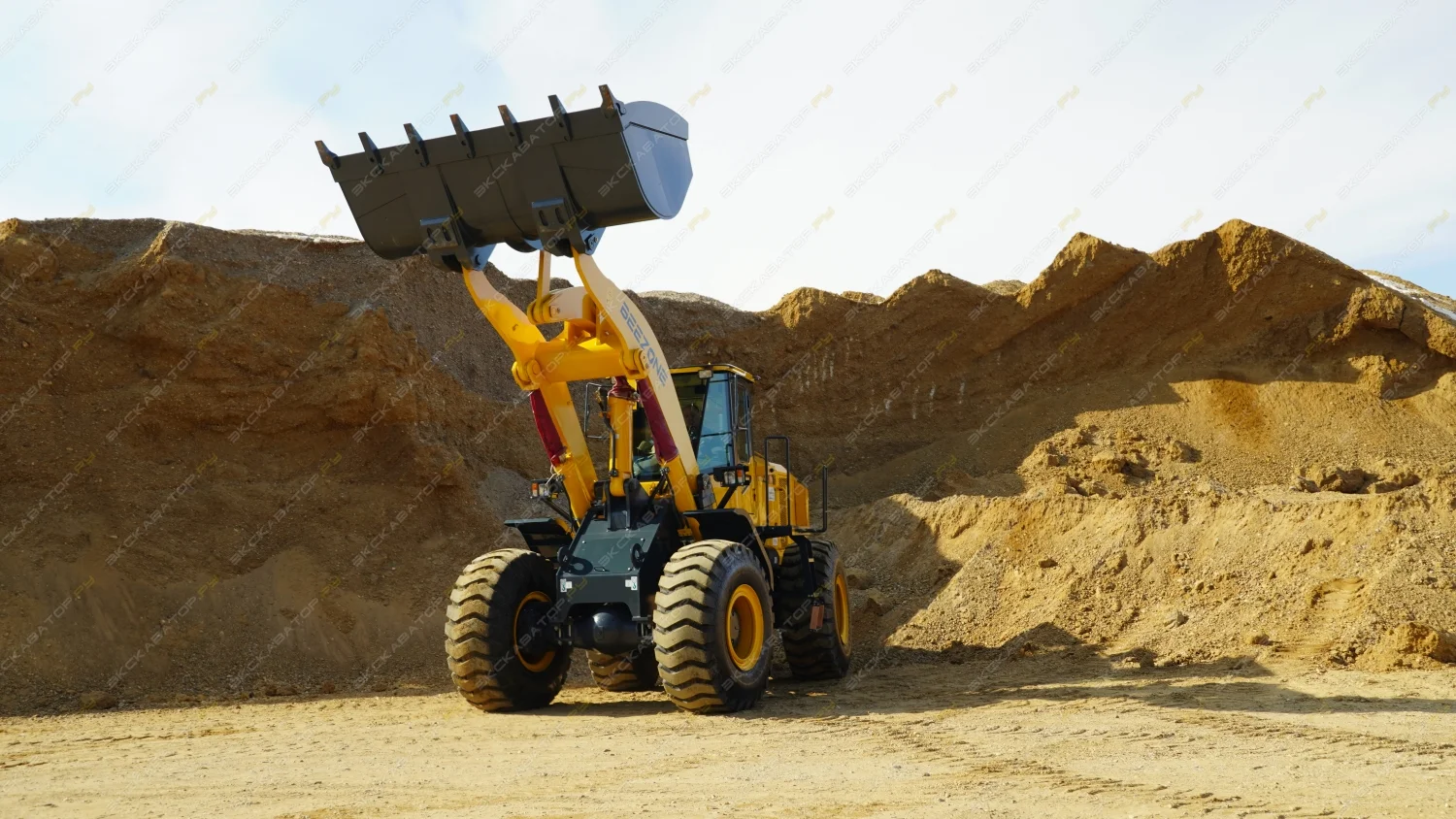 Фронтальный погрузчик Beezone B956GT - миниатюра 3