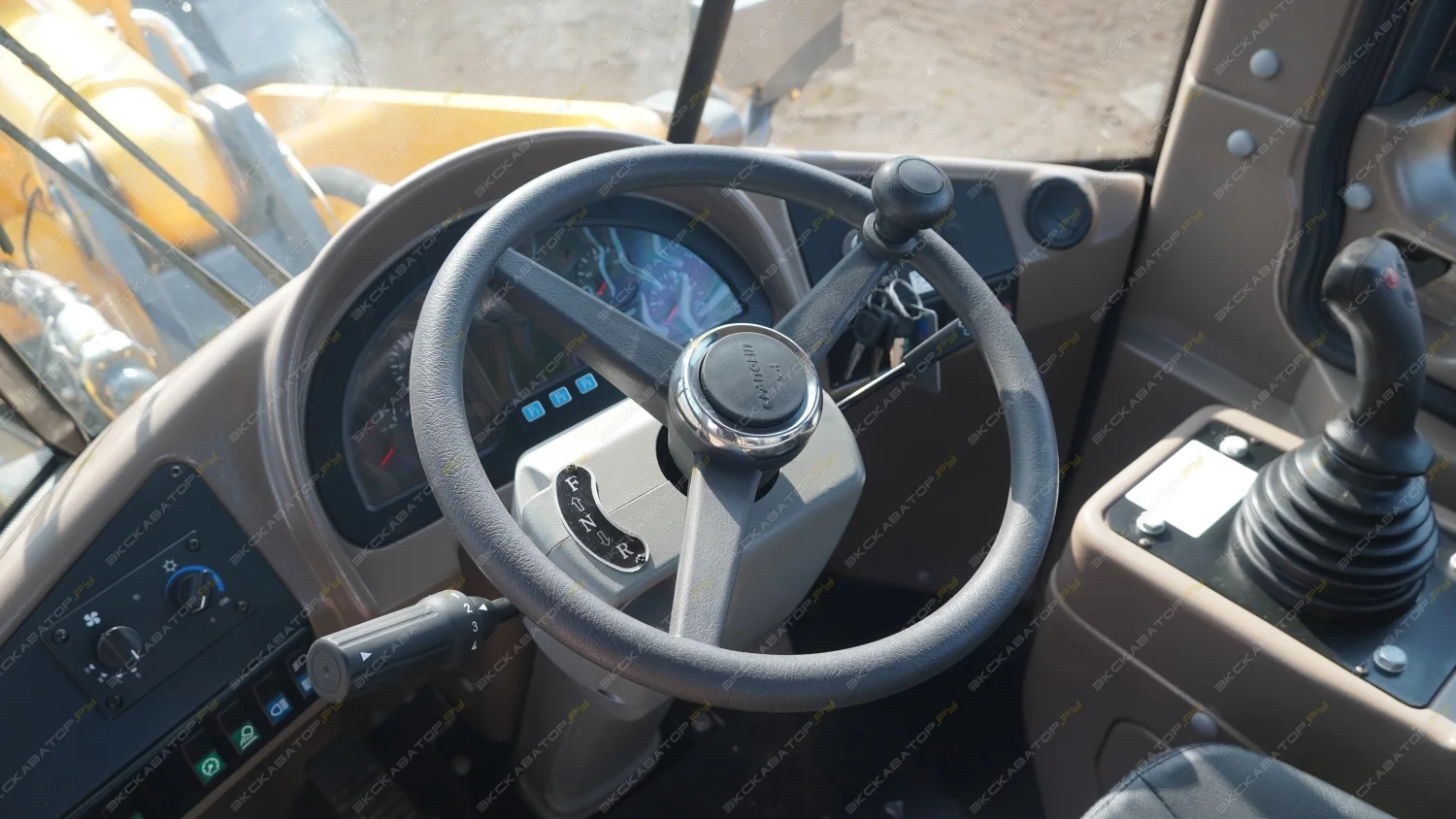 Фронтальный погрузчик Beezone B966GT - миниатюра 4
