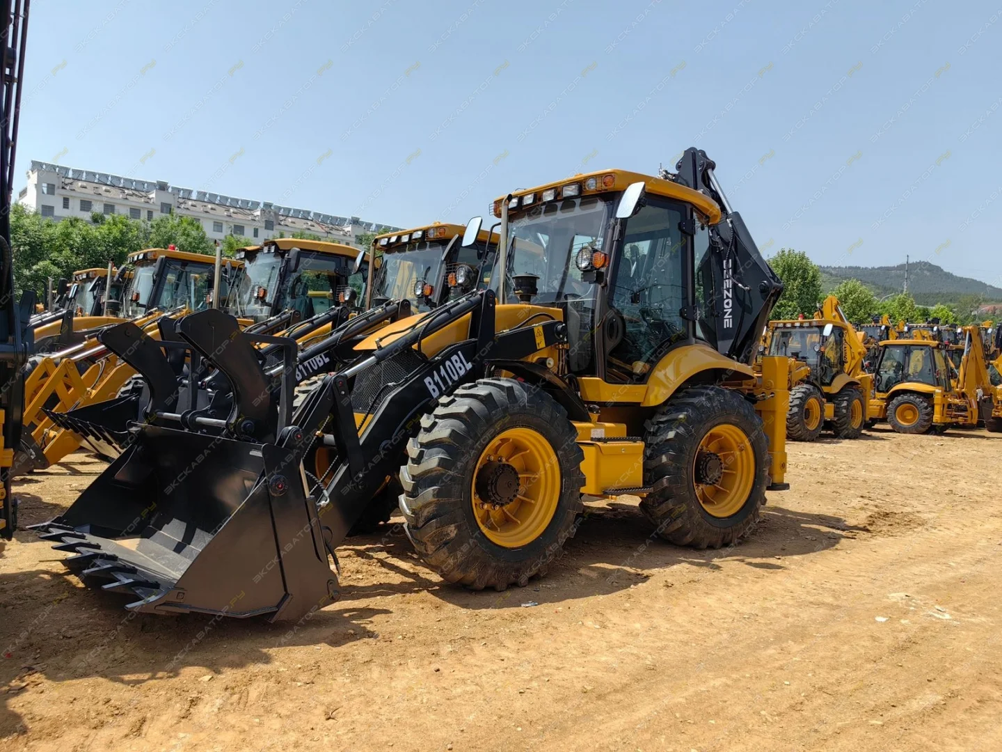 Экскаватор-погрузчик Beezone B110BL