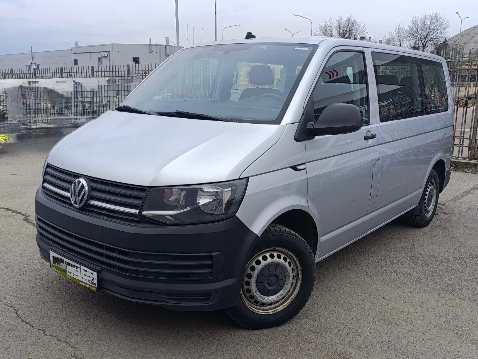 Volkswagen Caravelle в аренду без водителя в Санкт - изображение 1