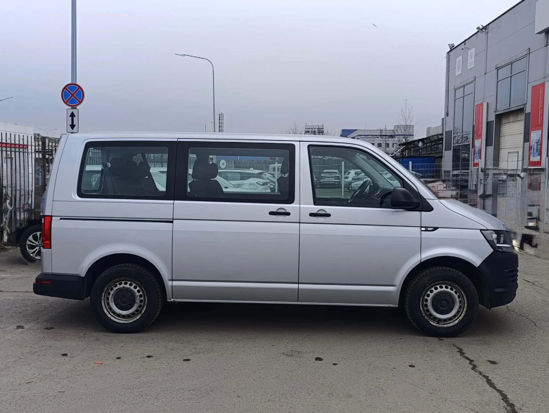 Volkswagen Caravelle в аренду без водителя в Санкт - миниатюра 3